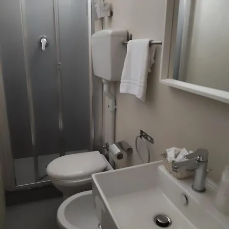 Hotel Garisenda -b&b&brunch In Centro A Riccione- 3*
