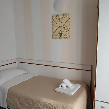 Garisenda -b&b&brunch In Centro A Riccione-