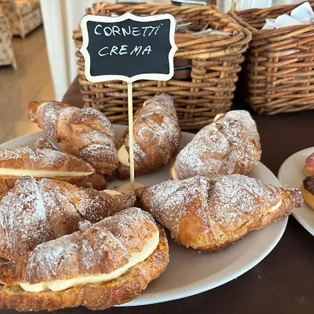 Garisenda -b&b&brunch In Centro A Riccione- Hotel 3*